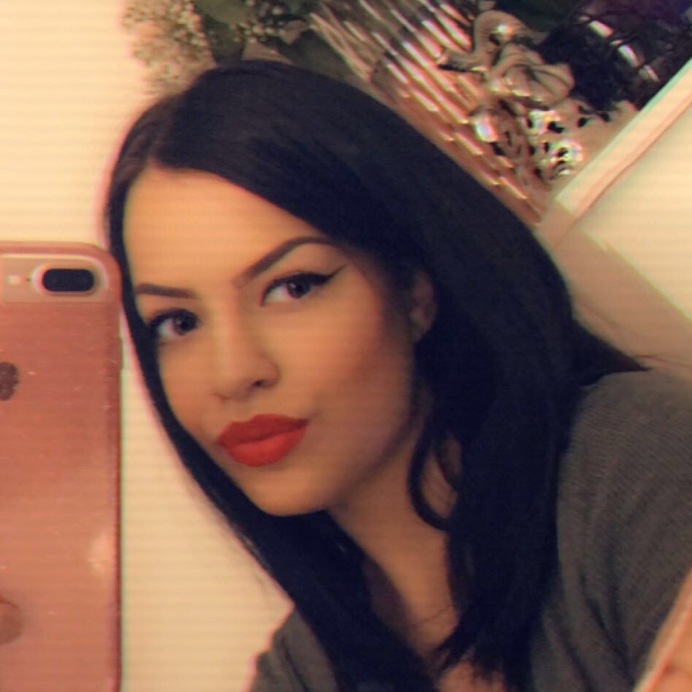 Meet your Posher, Rena